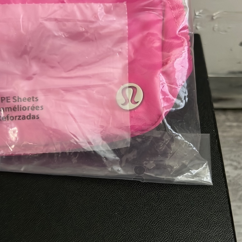 Lululemon Everywhere Belt Bag in Sonic Pink - Picture 4 of 8